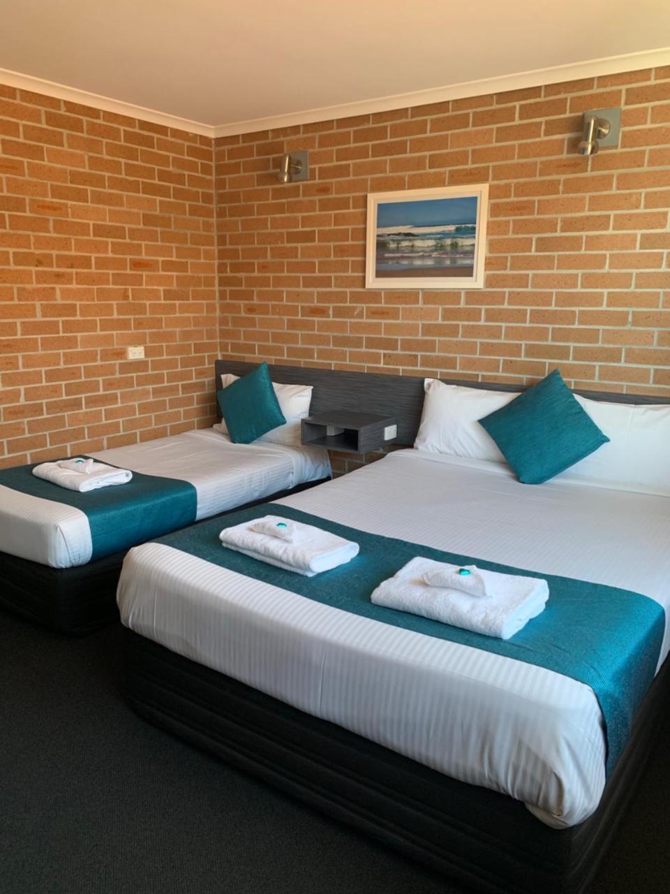 The Oaks Hotel Motel Albion Park Exterior foto